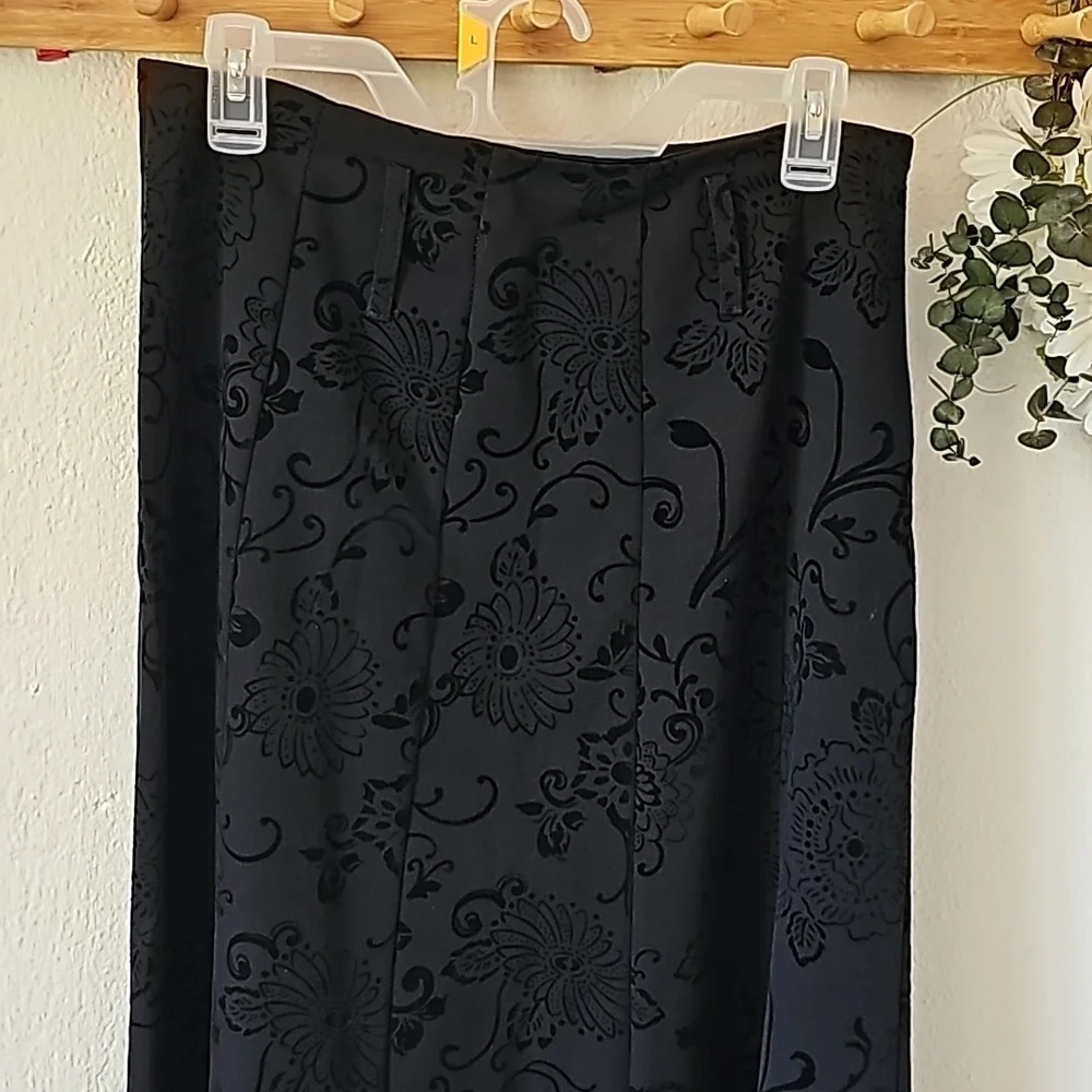 Women's black flowy maxi skirt - Picture 3 of 6